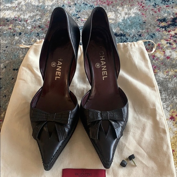 CHANEL Bow Logo Leather Heels Size 38.5 - Picture 4 of 10